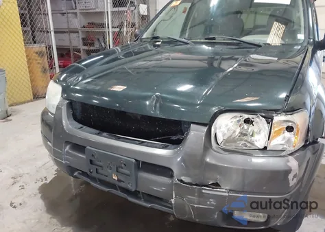 2004 Ford Escape Xlt z USA, uszkodzony, nr VIN 1FMYU93124KB40203